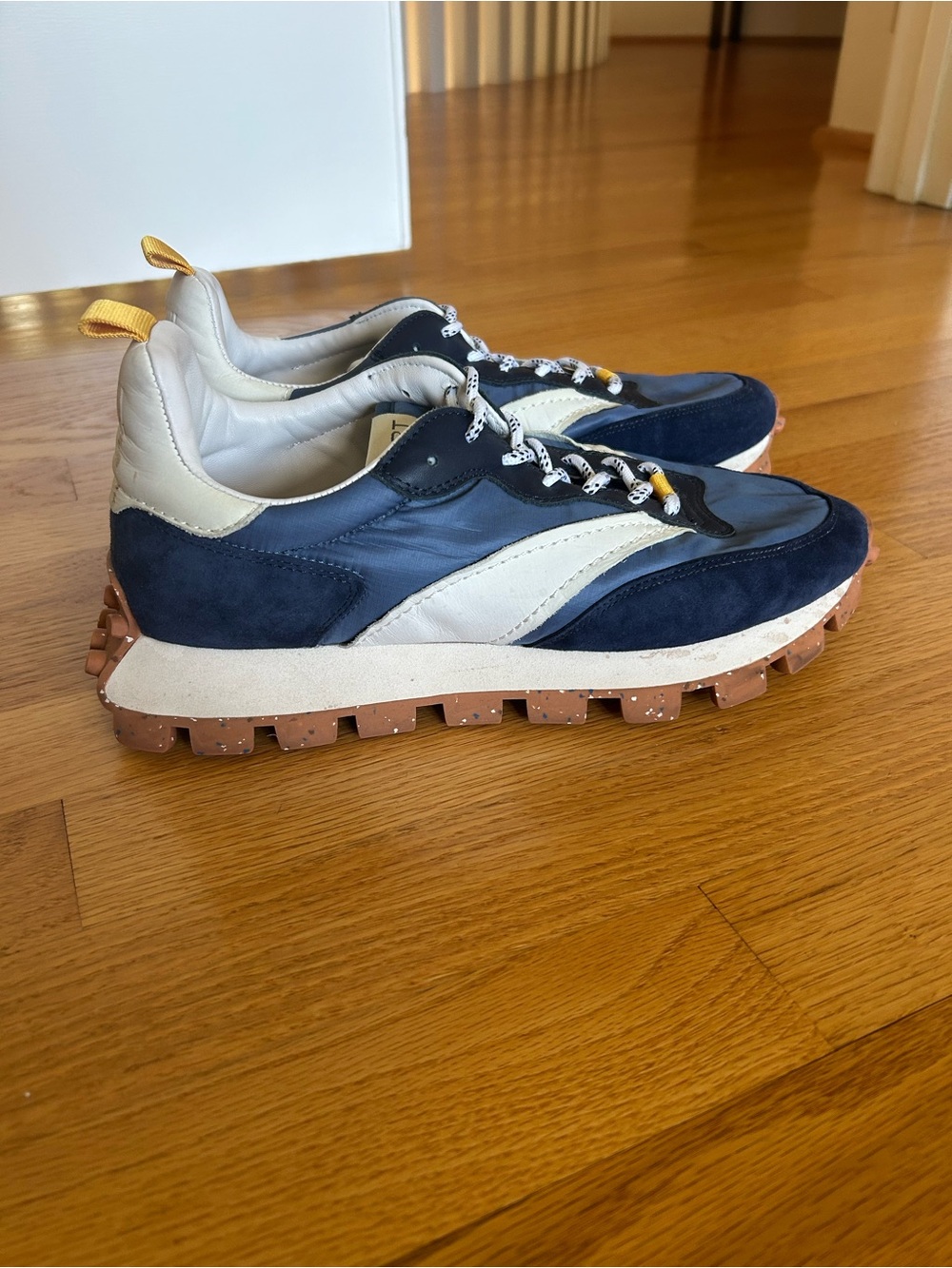 ONCEPT SNEAKERS SIZE 9